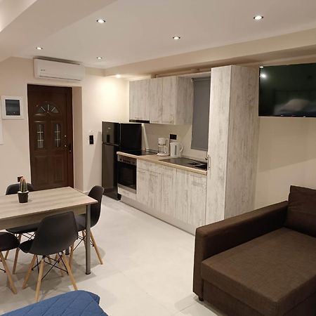 Newly Renovated Apartment Next To The Port Mantouki Exterior foto