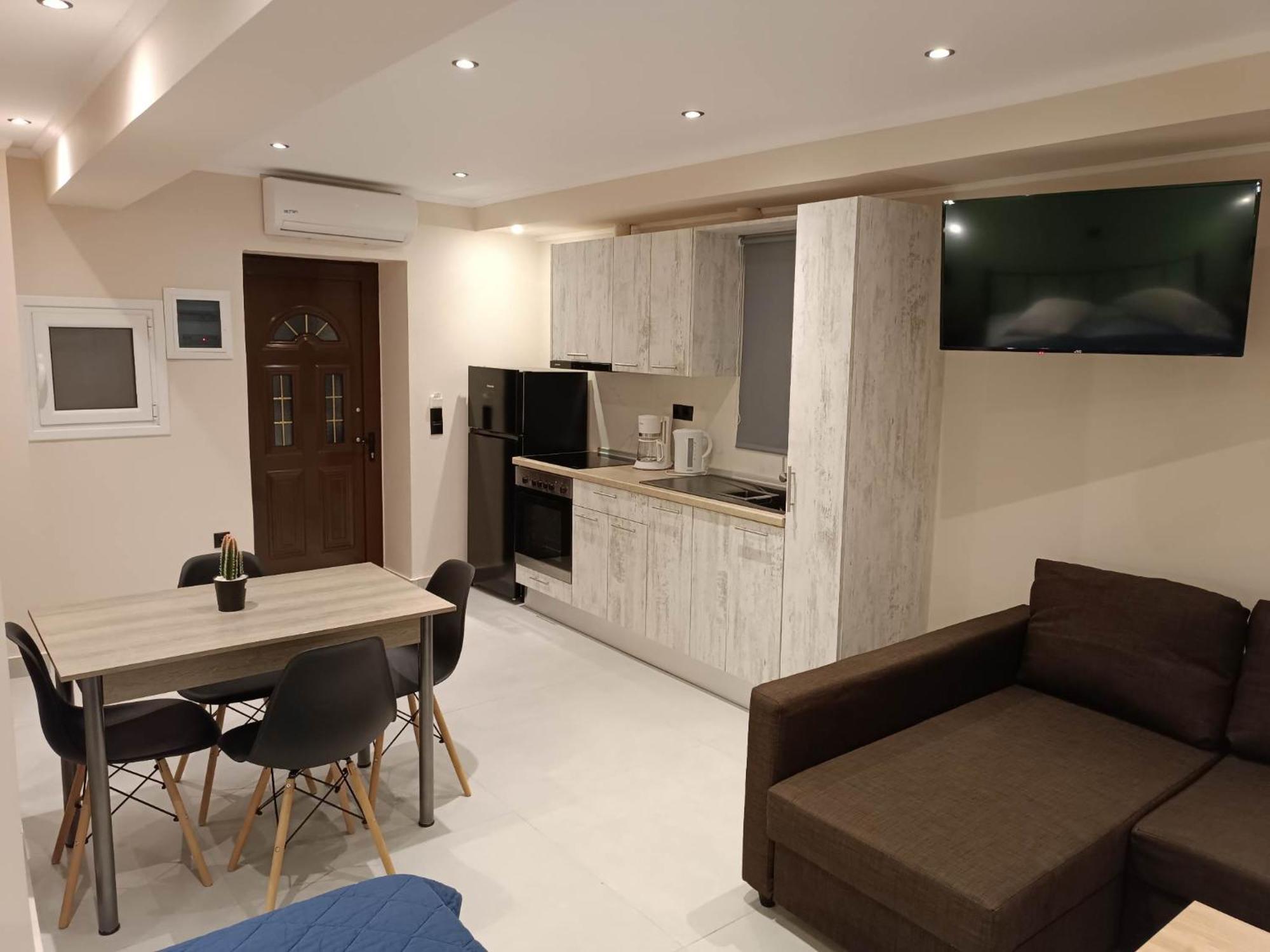 Newly Renovated Apartment Next To The Port Mantouki Exterior foto