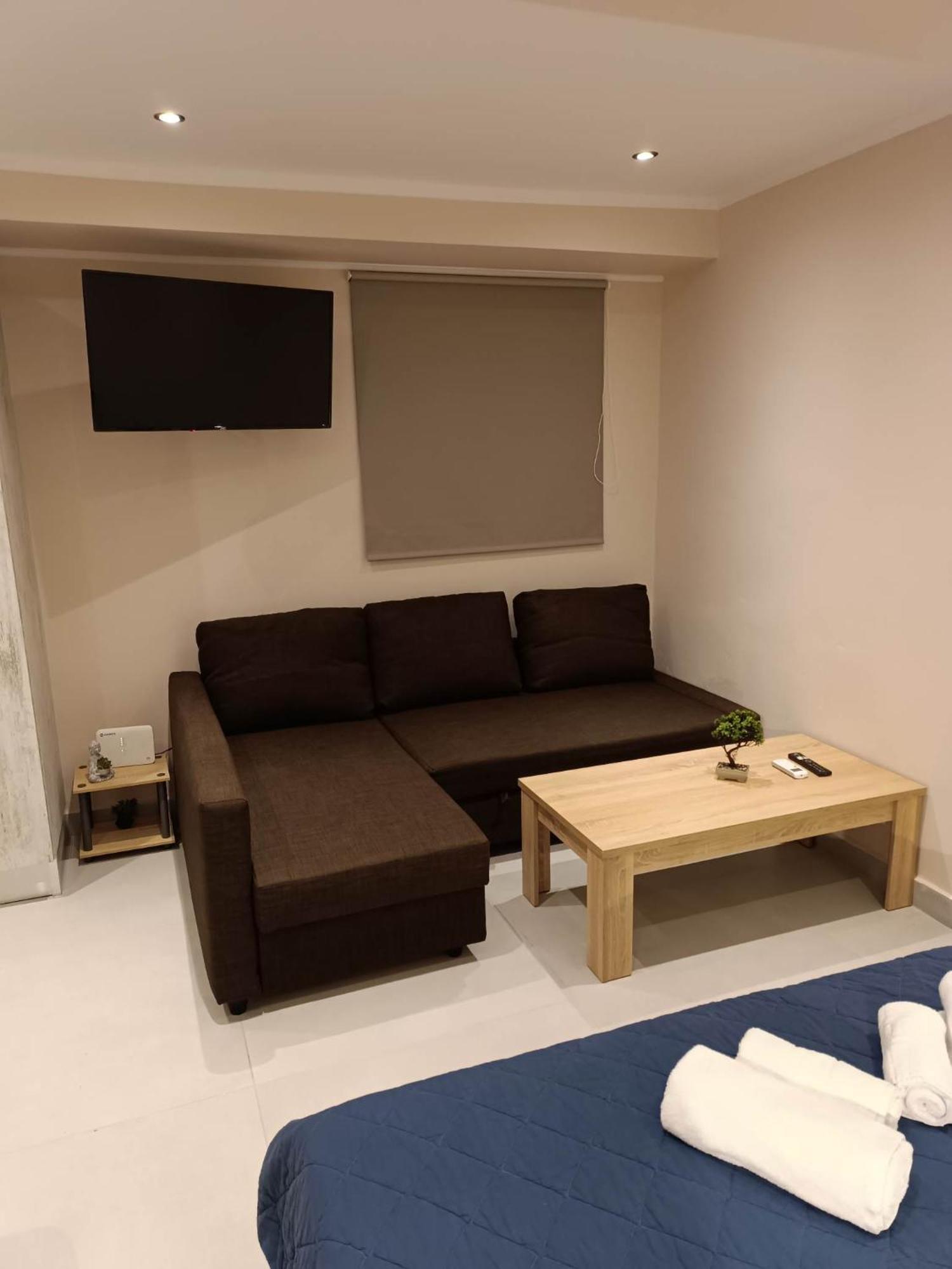 Newly Renovated Apartment Next To The Port Mantouki Exterior foto